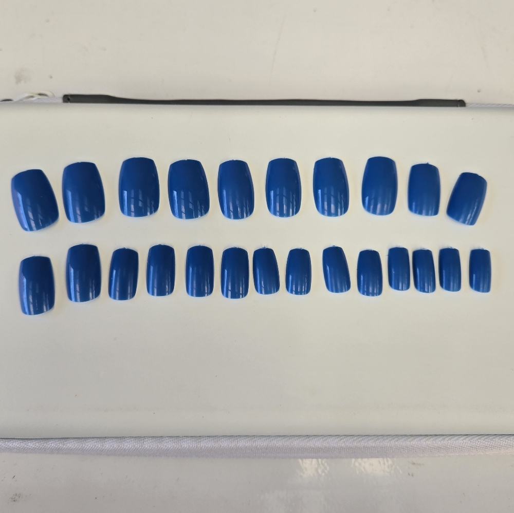 ๐๐ Blue Press-On Nails Set - Picture 4 of 4